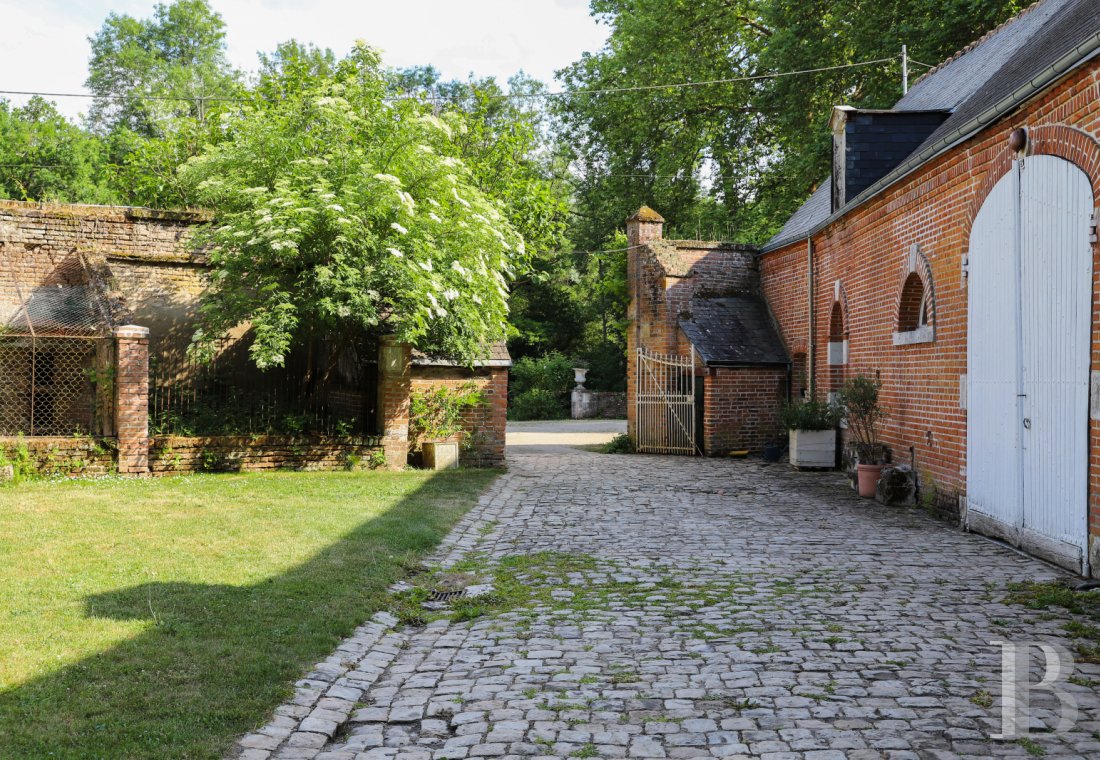 En Sologne, proche de Chambord, dans un paysage de forêts et d’étangs, l’ancien pavillon de défense d’un château du 16e siècle transformé en gîte - photo  n°17